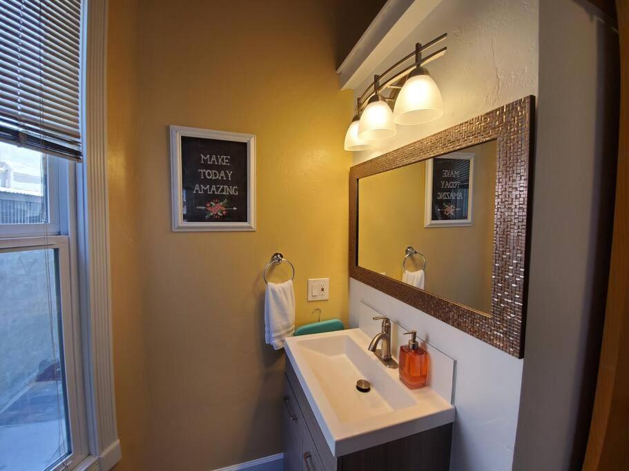 Centrally Located Studio And Cozy Place Perfect For Travelers And Couples! Located In San Diego Downtown! Perfect For Your Quick Getaway! Apartment Exterior photo
